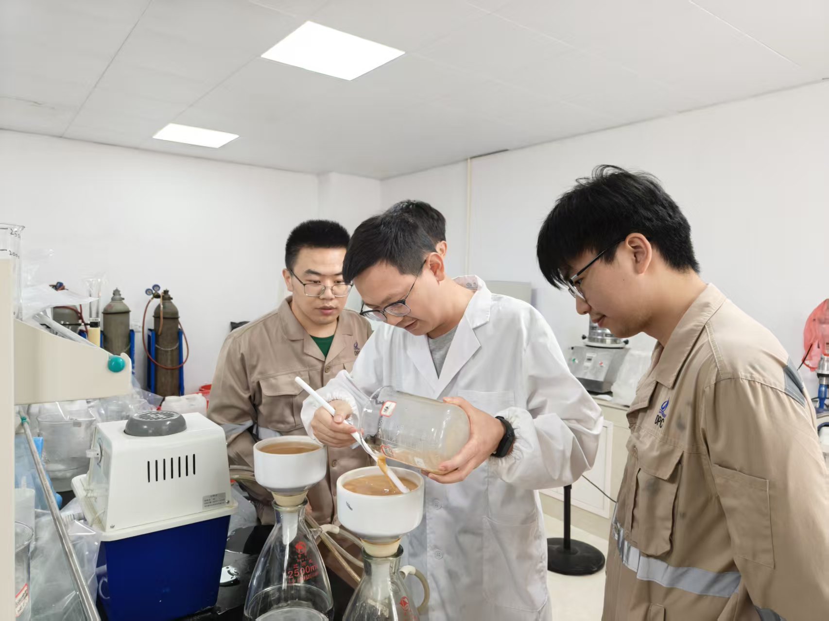 扎根鋰業(yè)，攻堅(jiān)路上讓“鋰”想花開｜中礦鋰業(yè)研發(fā)部90后工程師徐苗